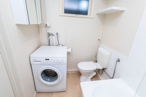 Photo of property in Victoria Court, 4u7 Queen Street, Mount Victoria, Wellington, 6011