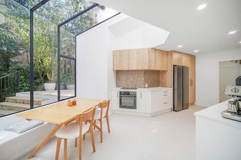 Photo of property in 2/15 Wernham Place, Northcote, Auckland, 0626