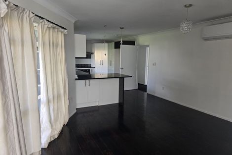 Photo of property in 18 Belleaire Court, West Harbour, Auckland, 0618