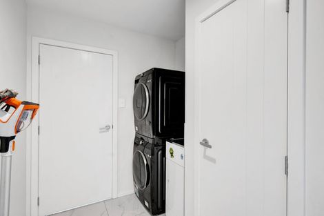 Photo of property in 4 Vardon Way, Waiwhakaiho, New Plymouth, 4312