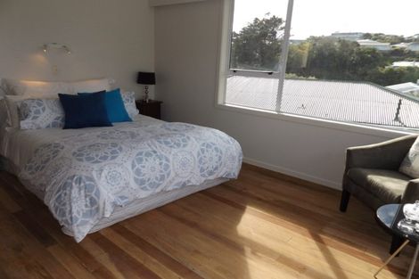 Photo of property in 6 Link Road, Newlands, Wellington, 6037