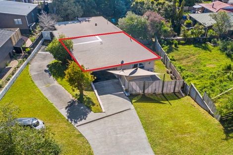 Photo of property in 1/2 Flavia Close, Torbay, Auckland, 0630