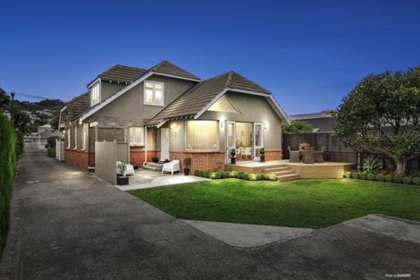 Photo of property in 242 The Parade, Island Bay, Wellington, 6023