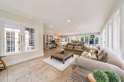 Photo of property in 291 Fergusson Drive, Heretaunga, Upper Hutt, 5018