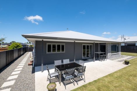 Photo of property in 12 Montague Grove, Stratford, 4332