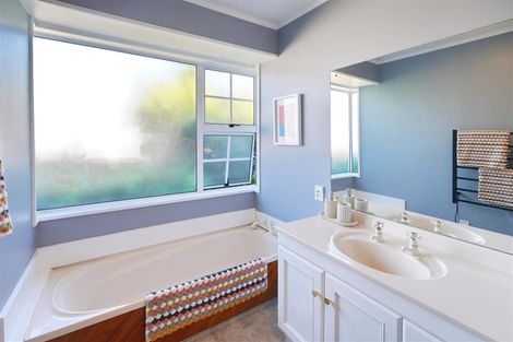 Photo of property in 42 Cutts Road, Russley, Christchurch, 8042