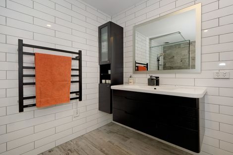 Photo of property in 53a Onedin Place, Titirangi, Auckland, 0604