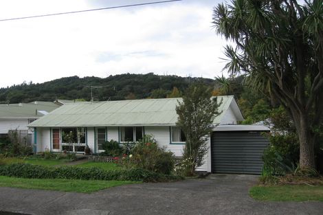 Photo of property in 21 Pinehaven Road, Pinehaven, Upper Hutt, 5019