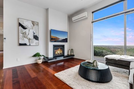 Photo of property in 47 Harry Dreadon Road, Opaheke, Papakura, 2584