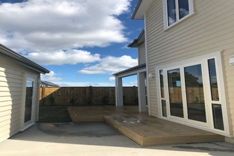 Photo of property in 2 Riroriro Close, Papakura, 2110