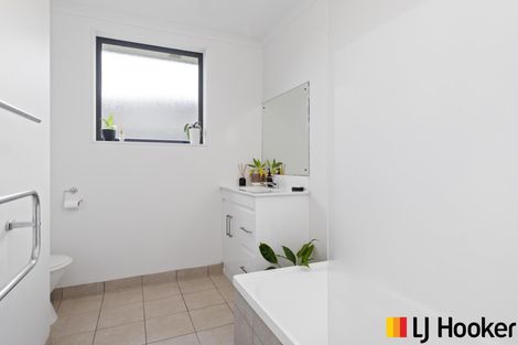 Photo of property in 16 Margarita Rise, Pukekohe, 2120