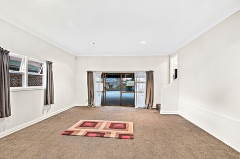 Photo of property in 31 Royal View Road, Te Atatu South, Auckland, 0610