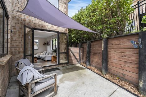 Photo of property in 112 Grand Drive, Orewa, 0931