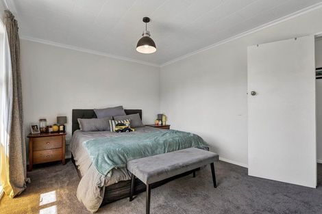 Photo of property in 35 Weraroa Road, Waverley, 4510