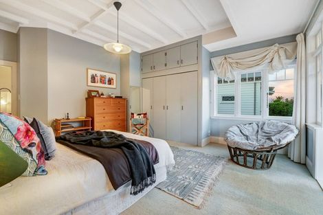 Photo of property in 6 Seabreeze Road, Narrow Neck, Auckland, 0624