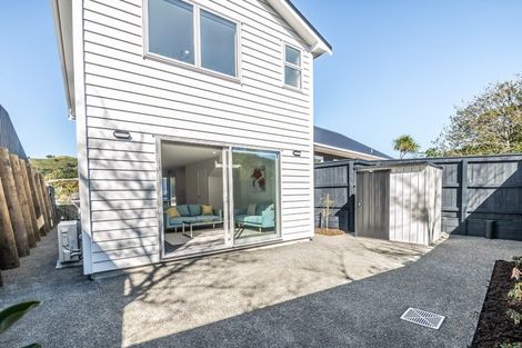Photo of property in 27e Ranui Terrace, Tawa, Wellington, 5028
