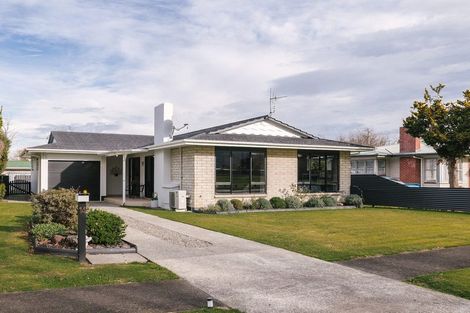 Photo of property in 14 Pollen Street, Woodville, 4920