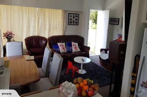 Photo of property in 1/10 Ayton Drive, Totara Vale, Auckland, 0629