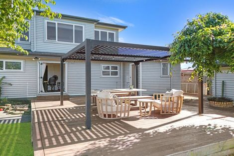 Photo of property in 2 Cambridge Terrace, Taradale, Napier, 4112