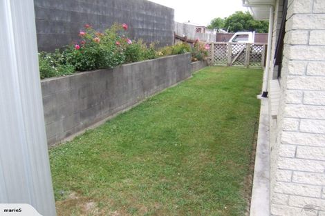 Photo of property in 2/2 Broadway, Waitara, 4320