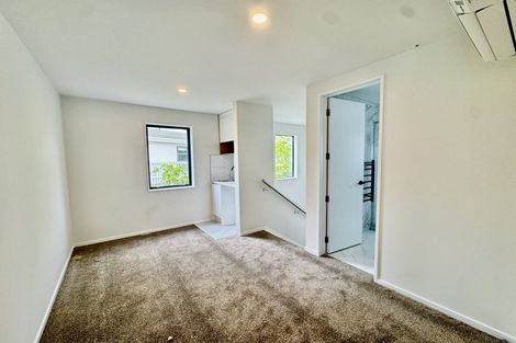 Photo of property in 5 Raphael Place, West Harbour, Auckland, 0618