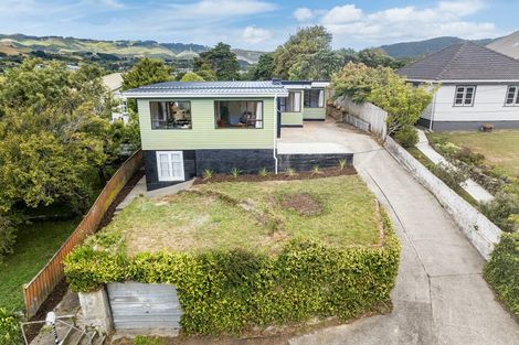 Photo of property in 25 Lincoln Avenue, Tawa, Wellington, 5028