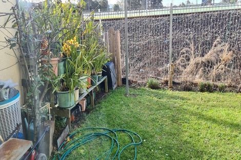 Photo of property in 19 Lockington Avenue, Henderson, Auckland, 0612