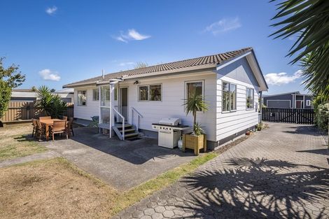 Photo of property in 15 Linwood Drive, Paraparaumu, 5032