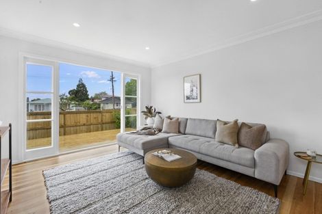 Photo of property in 3 Daphne Street, Kelston, Auckland, 0602