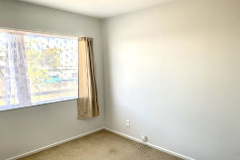 Photo of property in 47 Greenslade Crescent, Northcote, Auckland, 0627