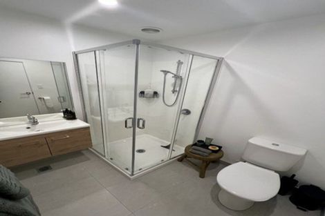 Photo of property in 2 Mikoikoi Crescent, Mangere Bridge, Auckland, 2022