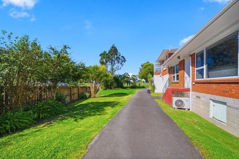 Photo of property in 2/270 East Coast Road, Forrest Hill, Auckland, 0620