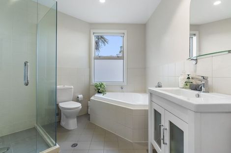 Photo of property in 1/164 Aberdeen Road, Campbells Bay, Auckland, 0620