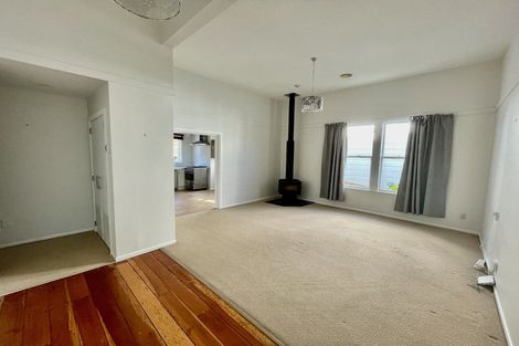 Photo of property in 16 Woburn Road, Northland, Wellington, 6012