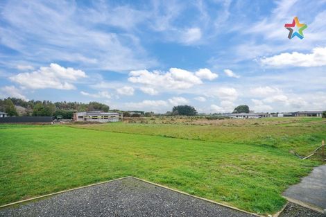 Photo of property in 27 Glenda Place, Seaward Bush, 9812