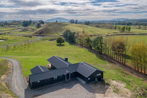 Photo of property in 1 Braehead Road, Otane, 4277