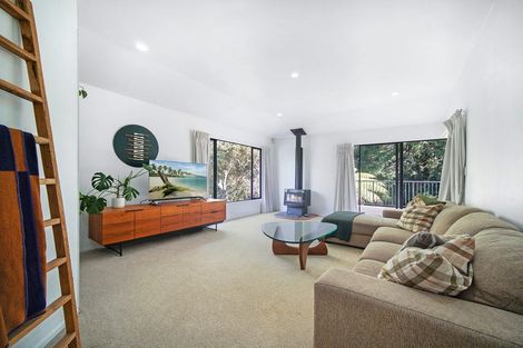 Photo of property in 2/15 Wernham Place, Northcote, Auckland, 0626