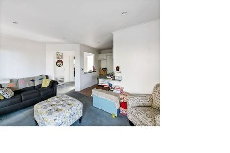 Photo of property in 4 Forbes Lane, Newlands, Wellington, 6037