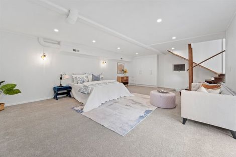 Photo of property in 18 Archers Road, Glenfield, Auckland, 0629