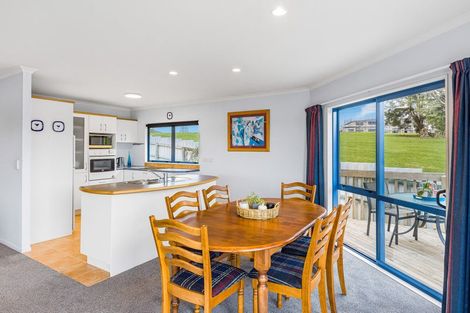 Photo of property in 1b Triangle Road, Massey, Auckland, 0614