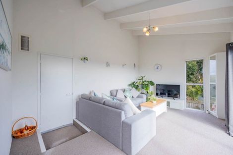 Photo of property in 1/307a Wairau Road, Totara Vale, Auckland, 0627