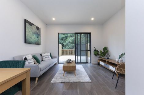 Photo of property in 25 Morihana Close, Glen Eden, 0602