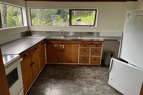 Photo of property in 14 Taungata Road, York Bay, Lower Hutt, 5013