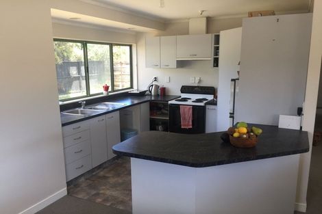 Photo of property in 38 Freyberg Crescent, Waikanae Beach, Waikanae, 5036