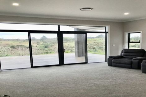 Photo of property in 90 Stoneridge Terrace, Whitford, Manurewa, 2576