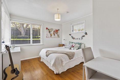 Photo of property in 2/24 Selwyn Crescent, Forrest Hill, Auckland, 0620