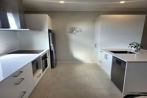 Photo of property in 13 Cambie Avenue, Red Beach, 0932