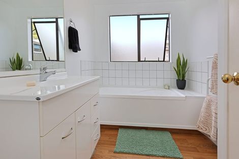 Photo of property in 12 Harvest Drive, Henderson, Auckland, 0612