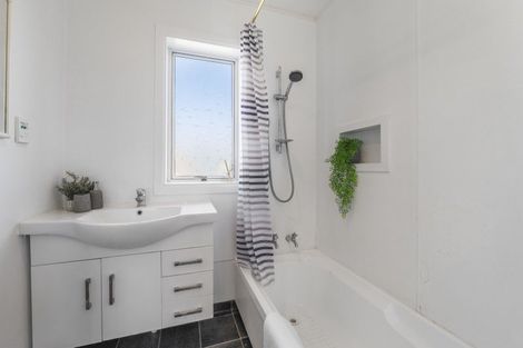 Photo of property in 94 Omata Road, Marfell, New Plymouth, 4310