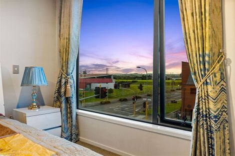 Photo of property in 95 Hobsonville Road, Hobsonville, Auckland, 0616